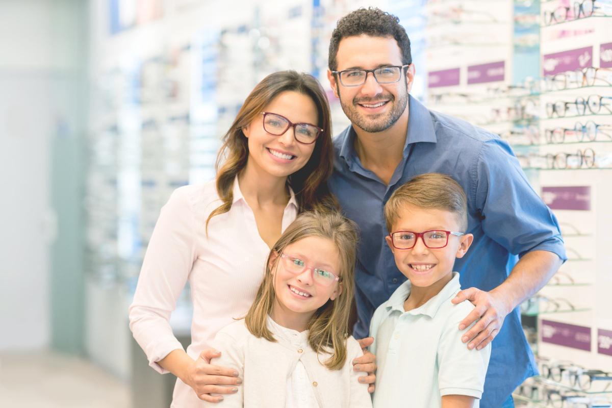 Blu e Sani: Come Proteggere i Tuoi Occhi dalla Luce Blu Digitale Blu e Sani: Come Proteggere i Tuoi Occhi dalla Luce Blu Digitale