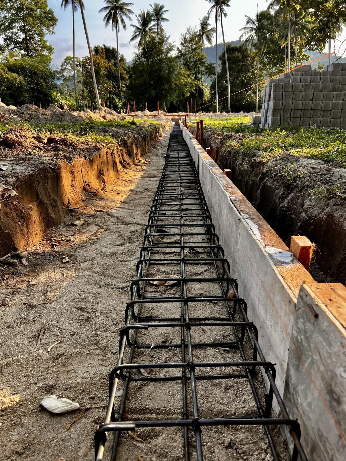 Pose de la Première Ceinture de Fondation Pose de la Première Ceinture de Fondation