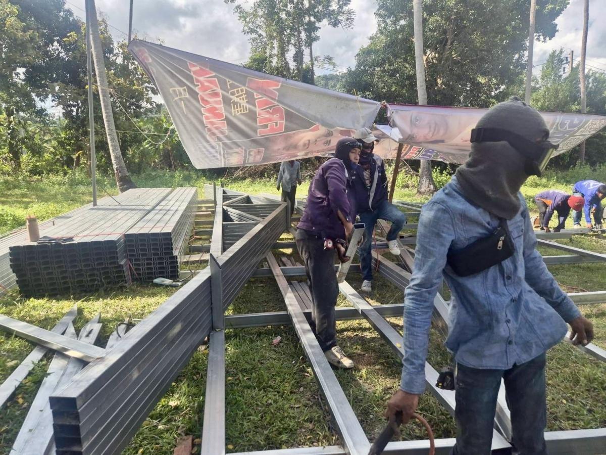 Montage de la Structure Métallique des Toits Montage de la Structure Métallique des Toits