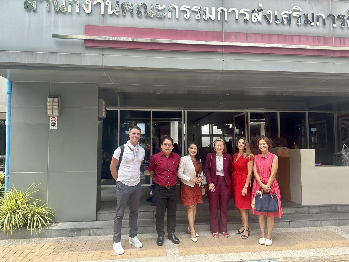 Présentation du Curriculum au Ministère de l’Éducation Thaïlandais : Une Étape Déterminante