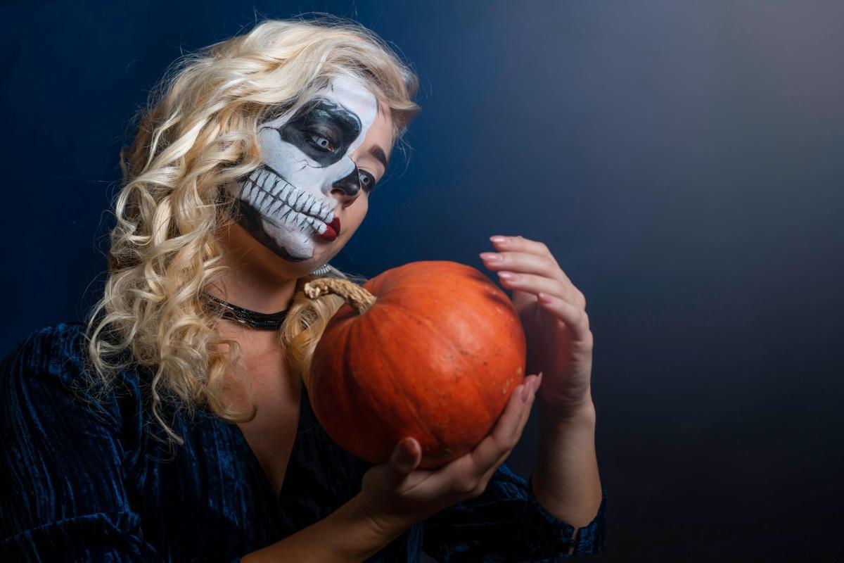 MEJOR DISFRAZ Y MAQUILLAJE TERRORÍFICO MEJOR DISFRAZ Y MAQUILLAJE TERRORÍFICO