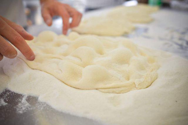 Cos'è la Pinsa Romana Cos'è la Pinsa Romana