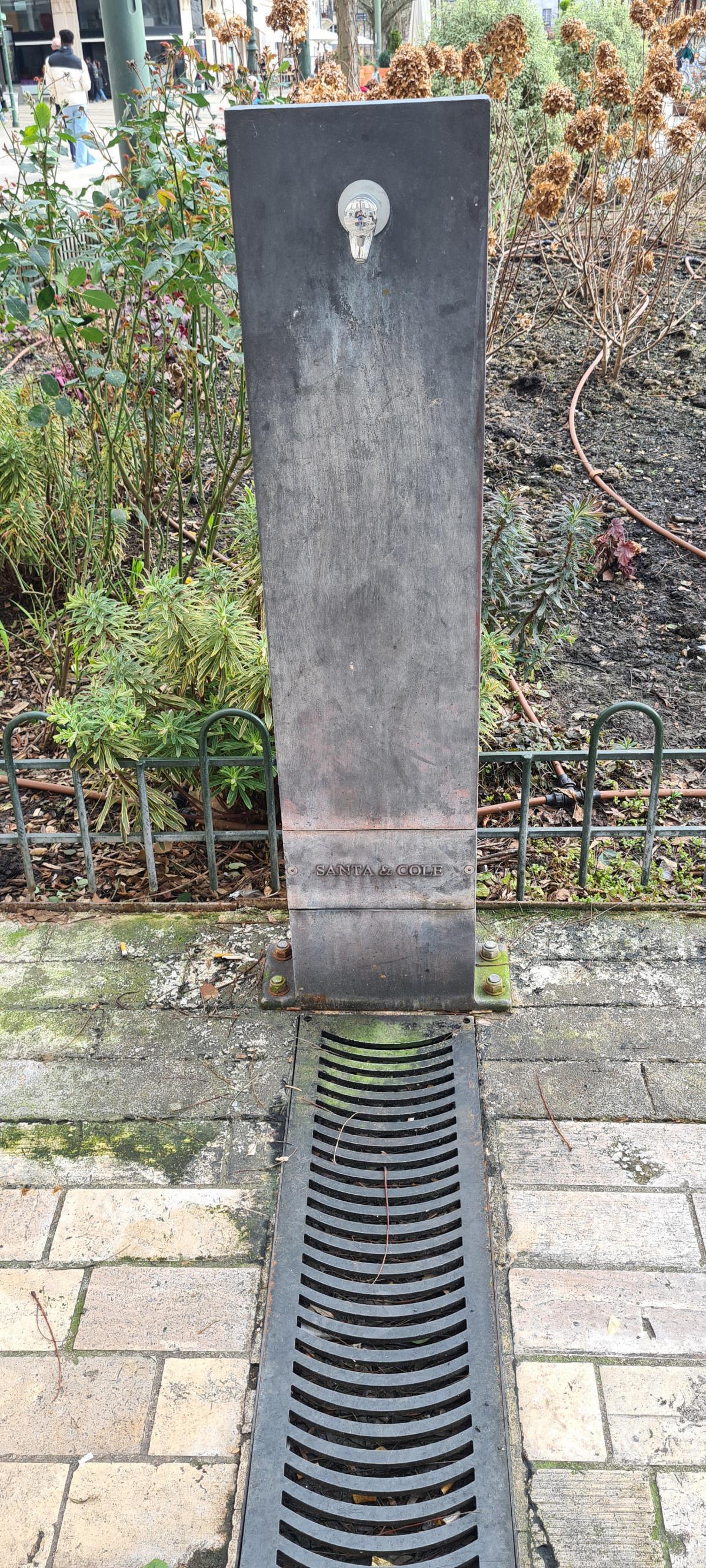 Point d'eau - Place du Martroi