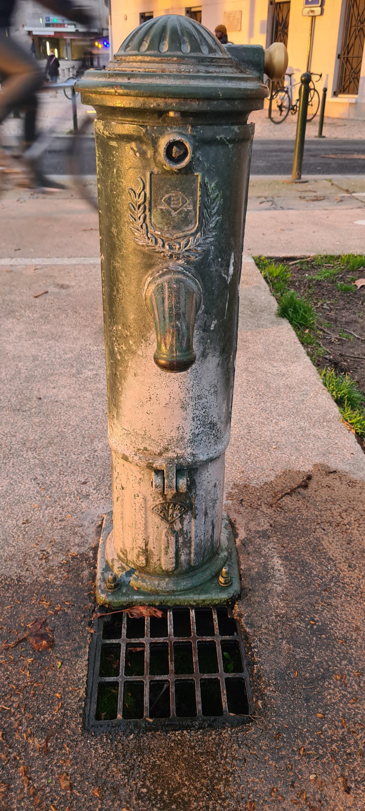 Point d'eau - Quai du Châtelet