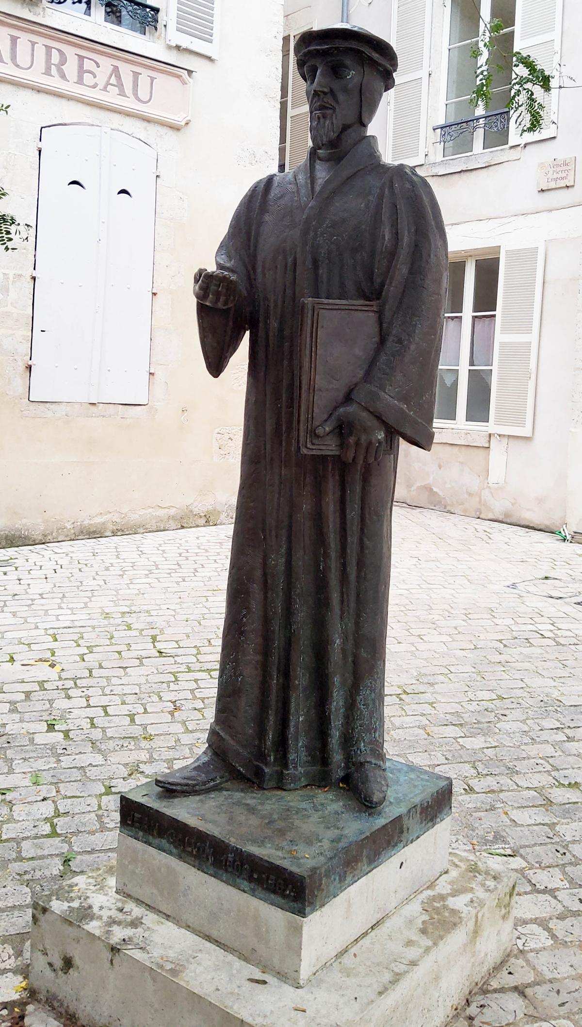 Rue du Cloître Saint-Pierre Empont