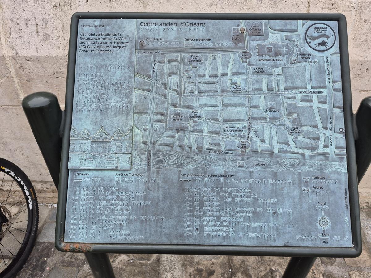 Place de l'Etape - Plaque en braille