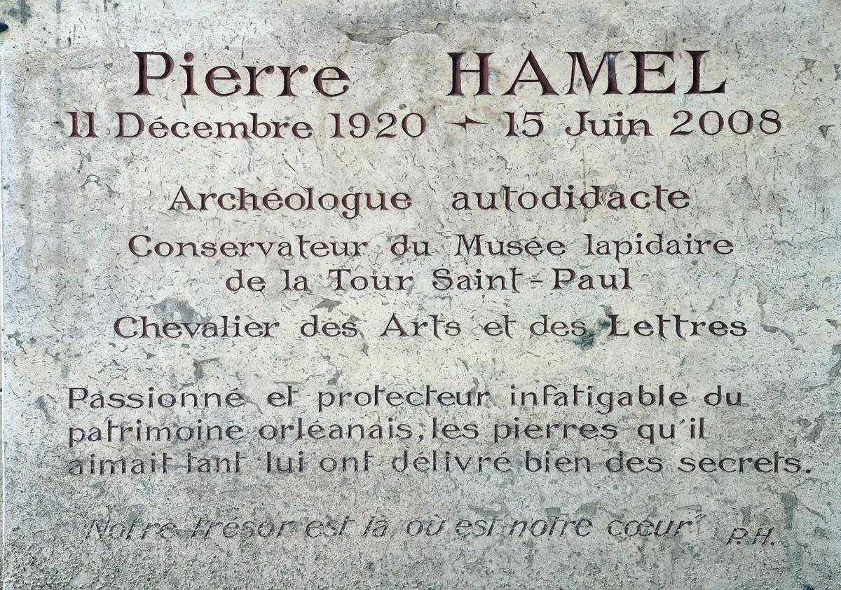 Square du Cheval Rouge - Pierre Hamel