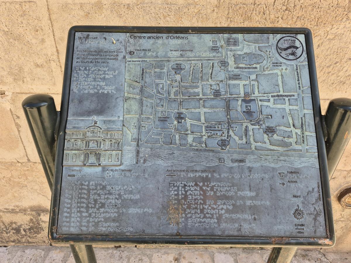Rue de Bourgogne - Plaque en braille