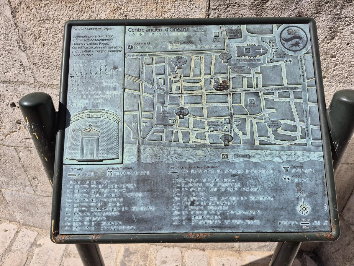 Rue de Bourgogne - Plaque en braille