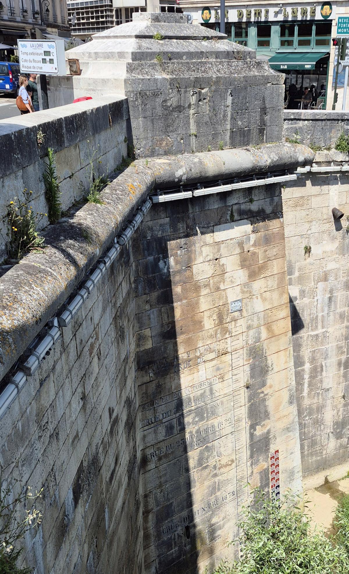 Lignes de Crues - Pont George V