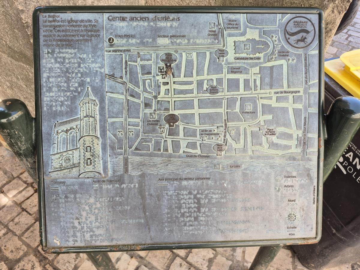 Place de la République - Plaque en braille