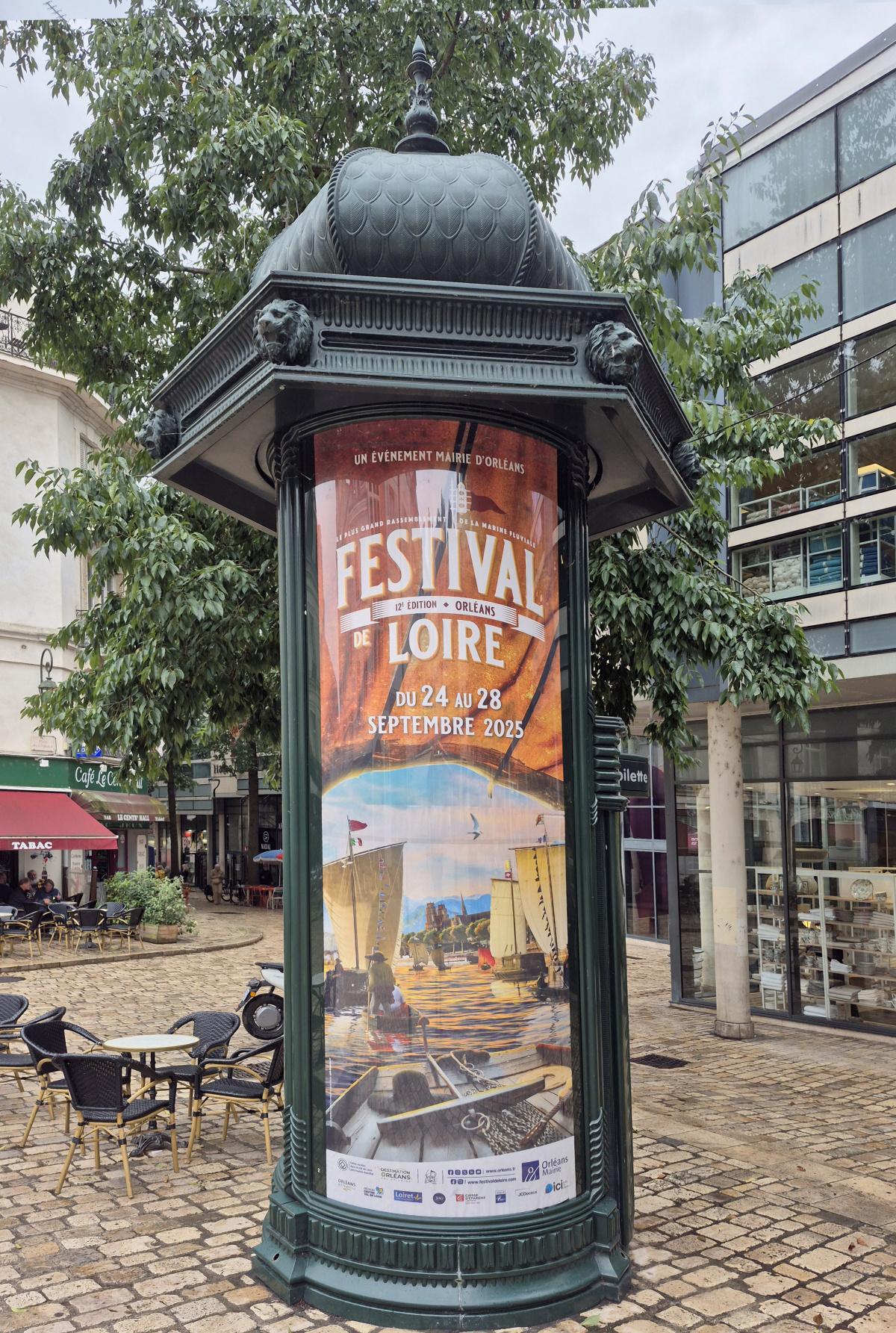 Colonne Moriss - Place du Châtelet