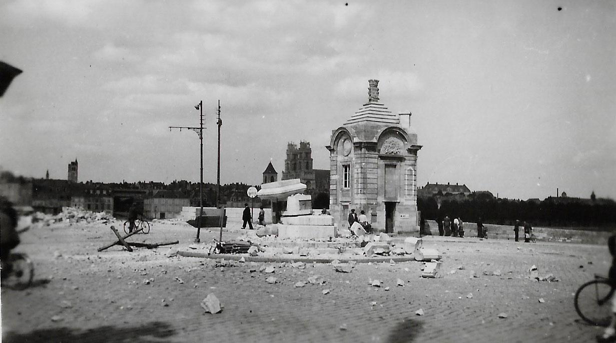 Le pont George V et les Tourelles