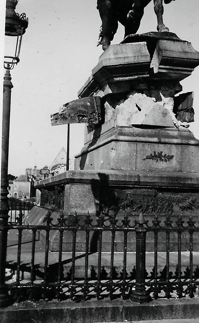 Place du Martroi - Statue de Jeanne d'Arc 