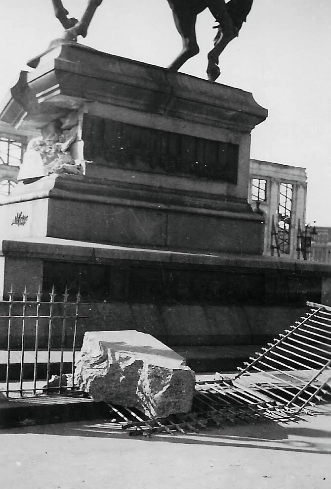 Place du Martroi - Statue de Jeanne d'Arc 