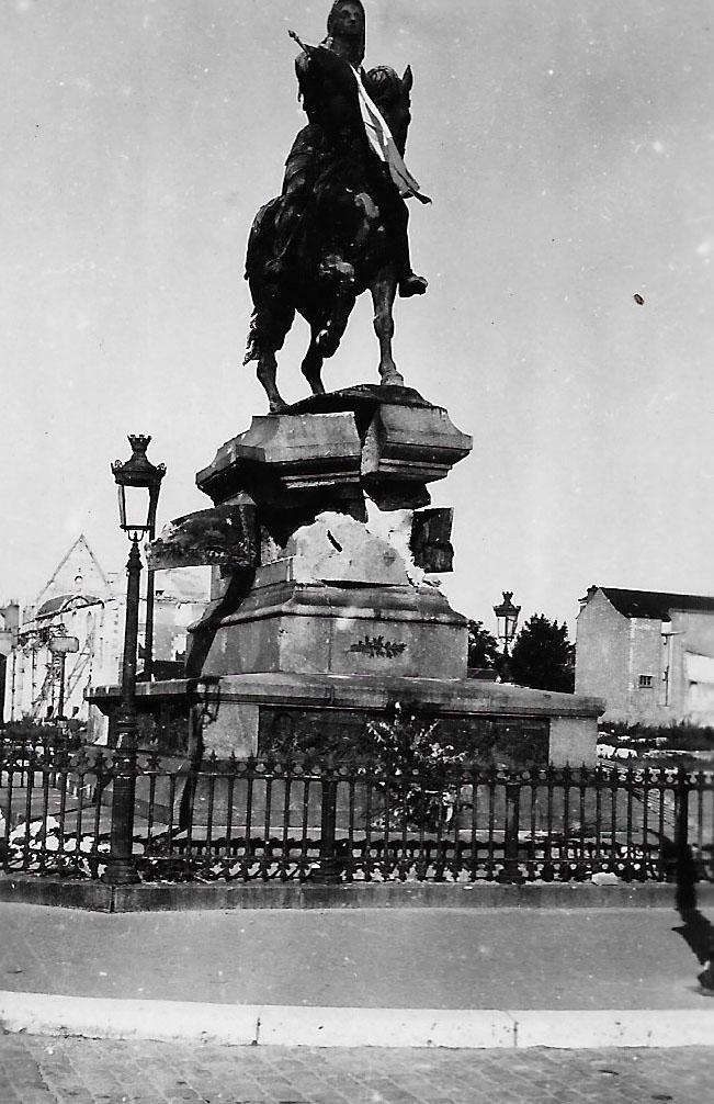 Place du Martroi - Statue de Jeanne d'Arc