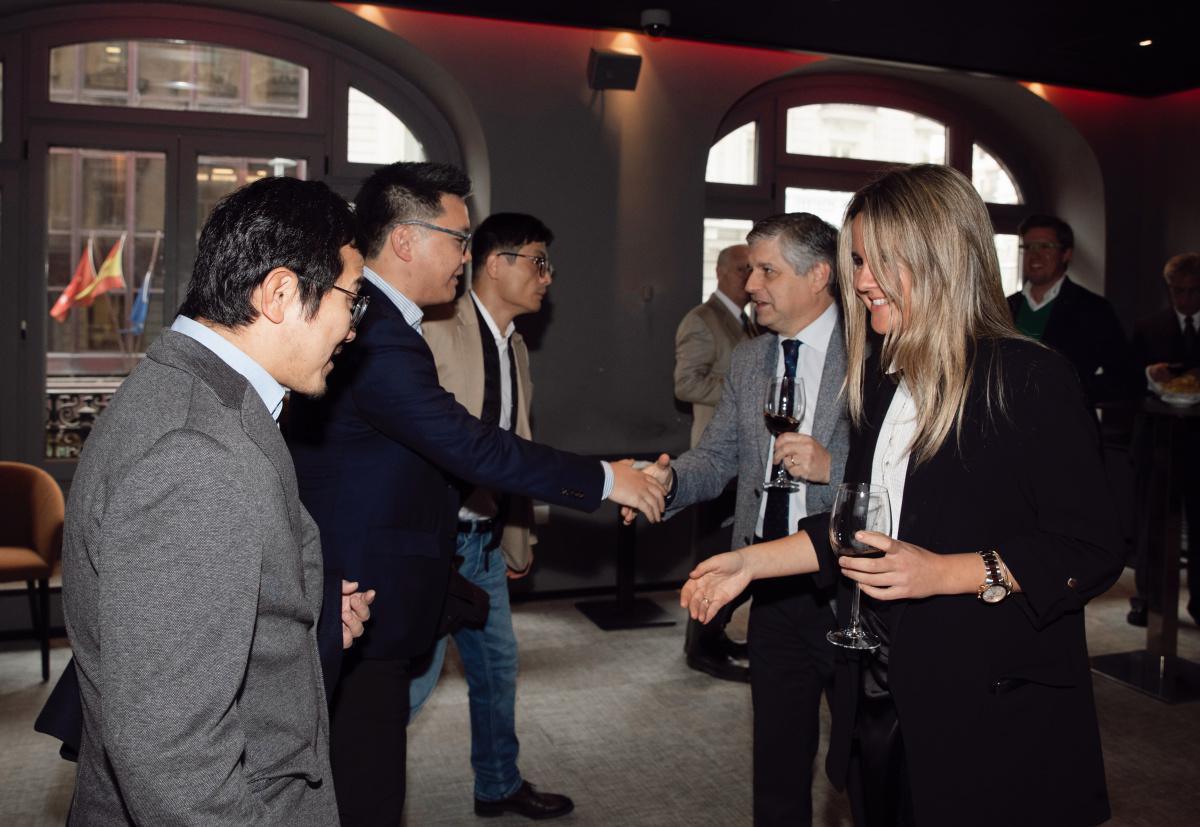 FORO III: “ENCUENTRO DE EMPRESARIOS CHINOS E IBEROAMERICANOS POR NAVIDAD” FORO III: “ENCUENTRO DE EMPRESARIOS CHINOS E IBEROAMERICANOS POR NAVIDAD”