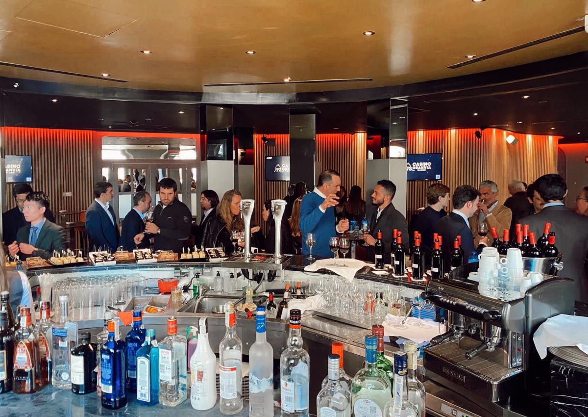 FORO V: “JÓVENES FUNDADORES DE EMPRESAS DE ÉXITO ESPAÑOLAS Y CHINAS REFLEXIONAN SOBRE OPORTUNIDADES Y RETOS” FORO V: “JÓVENES FUNDADORES DE EMPRESAS DE ÉXITO ESPAÑOLAS Y CHINAS REFLEXIONAN SOBRE OPORTUNIDADES Y RETOS”