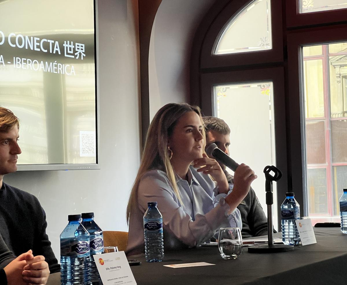 FORO V: “JÓVENES FUNDADORES DE EMPRESAS DE ÉXITO ESPAÑOLAS Y CHINAS REFLEXIONAN SOBRE OPORTUNIDADES Y RETOS” FORO V: “JÓVENES FUNDADORES DE EMPRESAS DE ÉXITO ESPAÑOLAS Y CHINAS REFLEXIONAN SOBRE OPORTUNIDADES Y RETOS”