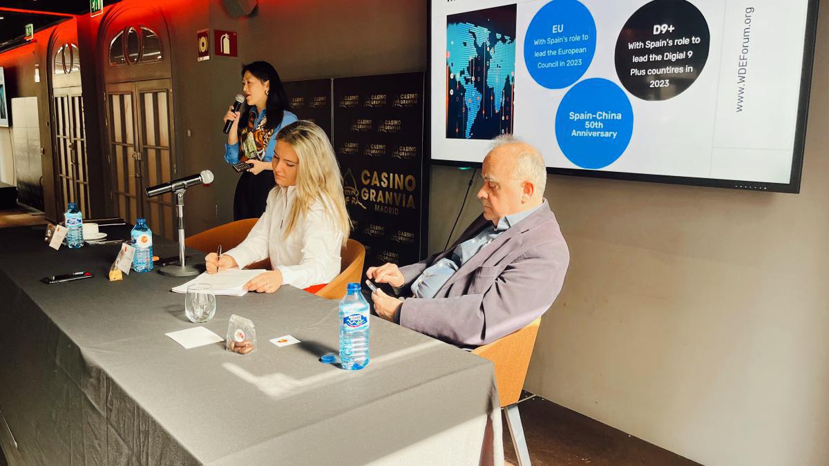 FORO VI: “ESPAÑA Y CHINA: UN CRUCE DE CAMINOS” FORO VI: “ESPAÑA Y CHINA: UN CRUCE DE CAMINOS”