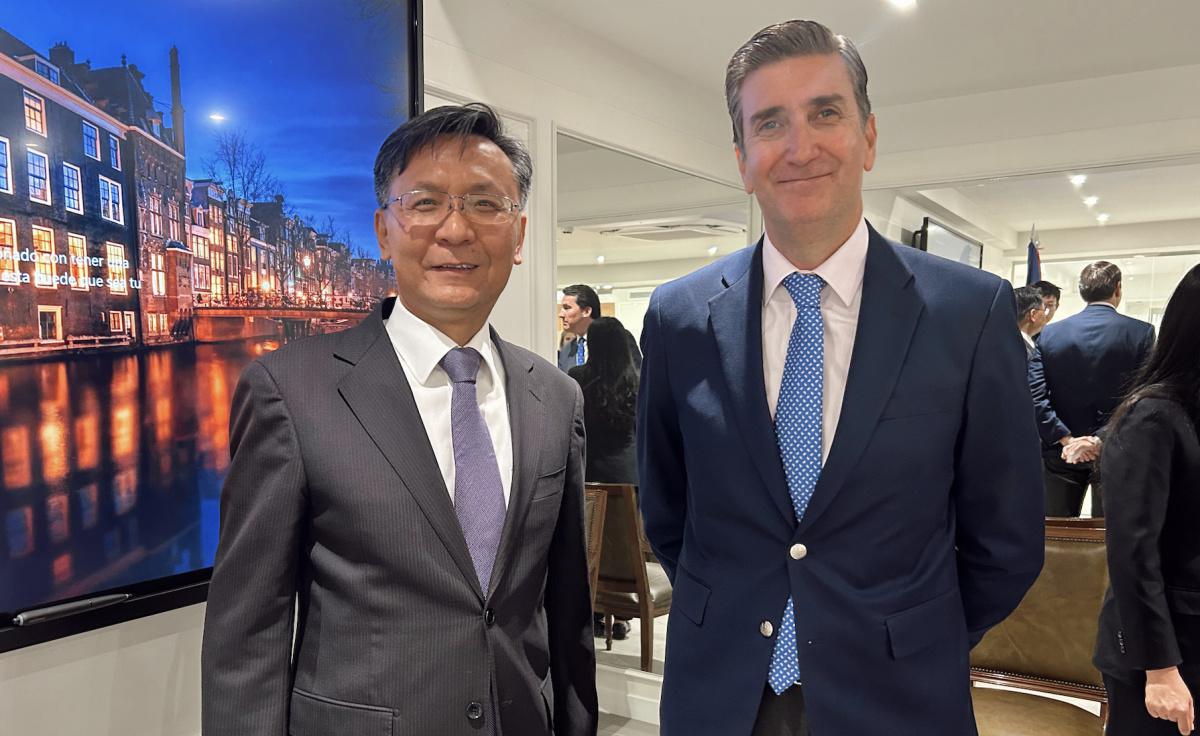 Junto a la Embajada de la República Popular China en el Reino de España y ACCEDER recibimos en CEOE a la comitiva directiva del Centro de Cooperación Económico de China (CECC) Junto a la Embajada de la República Popular China en el Reino de España y ACCEDER recibimos en CEOE a la comitiva directiva del Centro de Cooperación Económico de China (CECC)