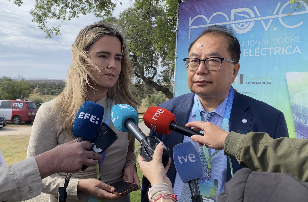 Extremadura lidera el debate sobre el futuro del vehículo eléctrico con la celebración del I Foro Internacional sobre Movilidad Eléctrica Extremadura lidera el debate sobre el futuro del vehículo eléctrico con la celebración del I Foro Internacional sobre Movilidad Eléctrica