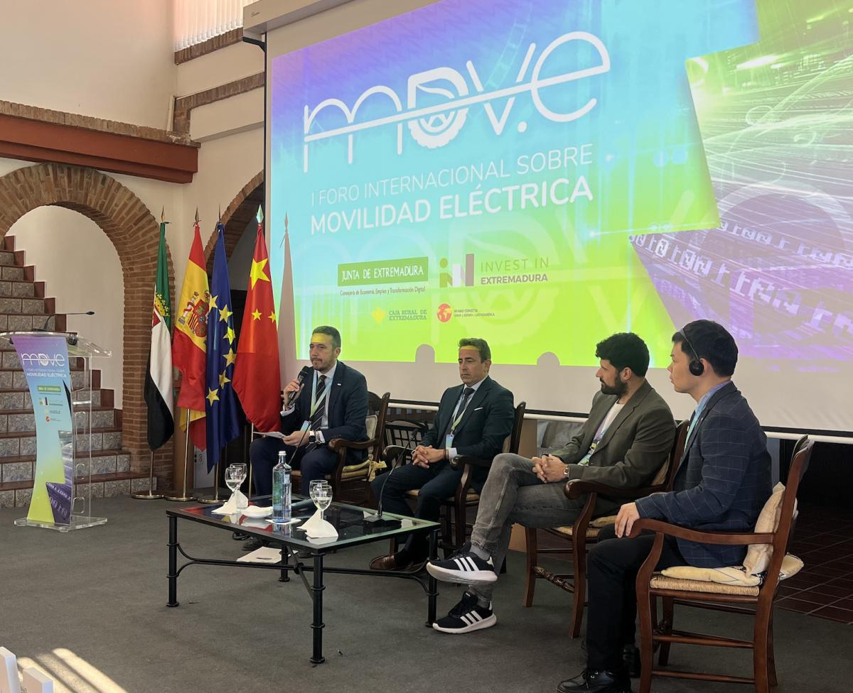 Extremadura lidera el debate sobre el futuro del vehículo eléctrico con la celebración del I Foro Internacional sobre Movilidad Eléctrica Extremadura lidera el debate sobre el futuro del vehículo eléctrico con la celebración del I Foro Internacional sobre Movilidad Eléctrica
