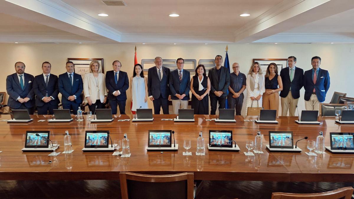Reunión de la Junta Directiva de ACCEDER con el presidente Antonio Garamendi y directivos de CEOE