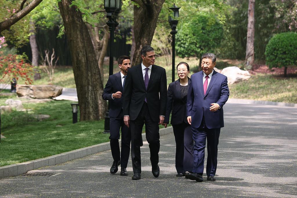 Pedro Sánchez refuerza la alianza estratégica con China en un viaje clave para las relaciones bilaterales.