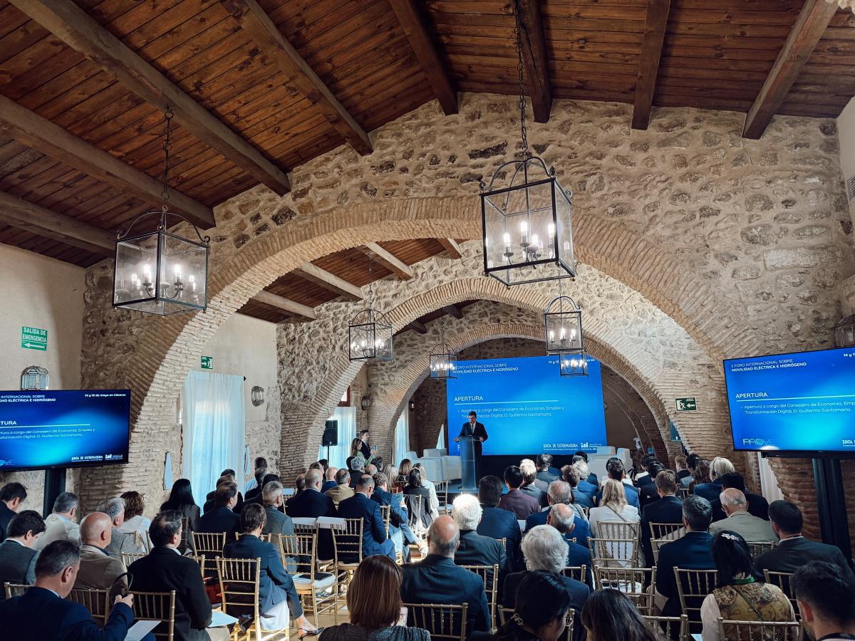 Extremadura acelera hacia el futuro verde con el II Foro Internacional sobre Movilidad Eléctrica e Hidrógeno