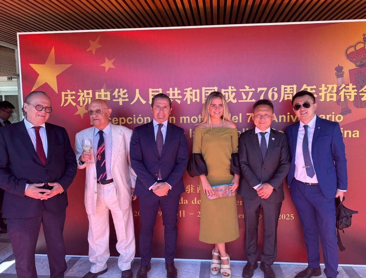 Celebramos el 76.º aniversario de la República Popular China y el comienzo de la Semana Dorada Celebramos el 76.º aniversario de la República Popular China y el comienzo de la Semana Dorada