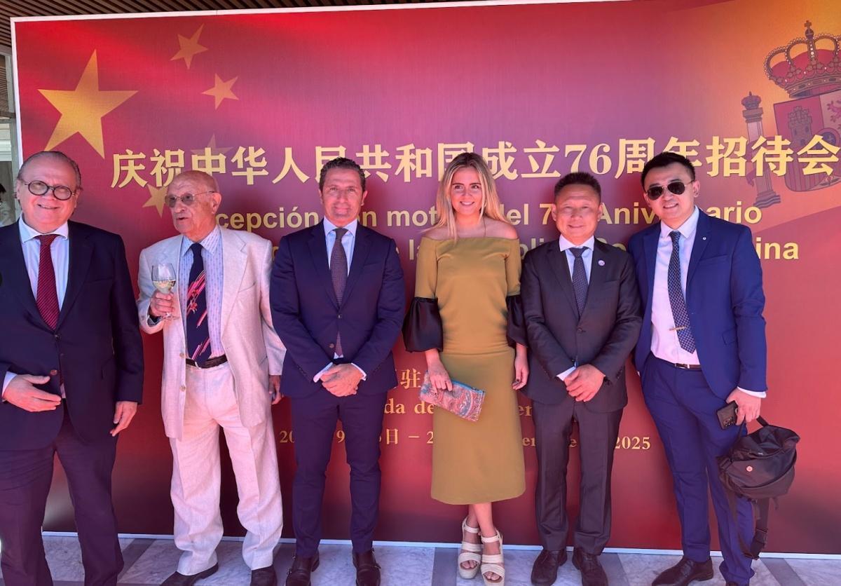 Celebramos el 76.º aniversario de la República Popular China y el comienzo de la Semana Dorada