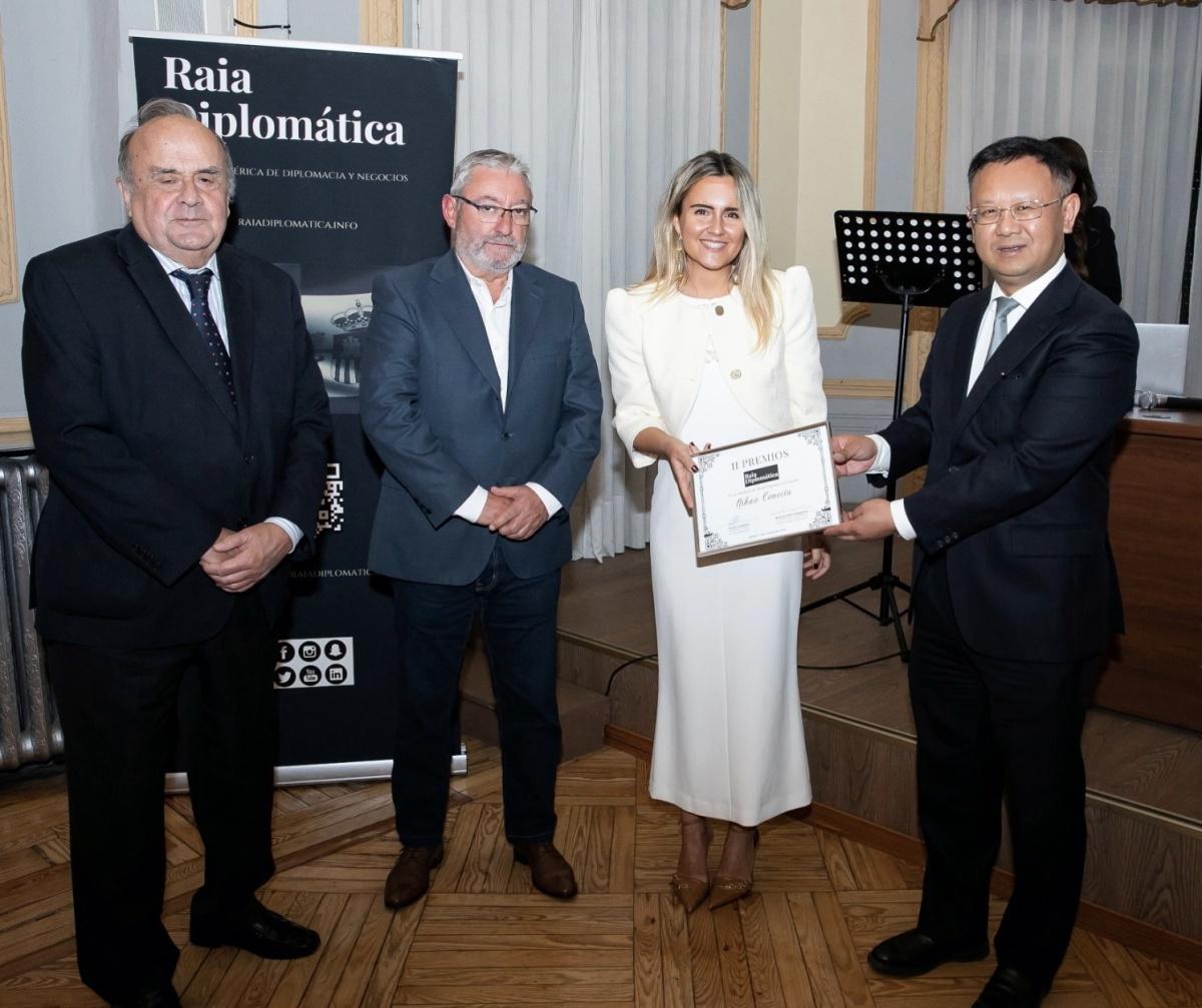 NI HAO CONECTA (NHC) recibe el Premio Raia Diplomática a Mejor Empresa en España de manos del ministro chino Qu Xun