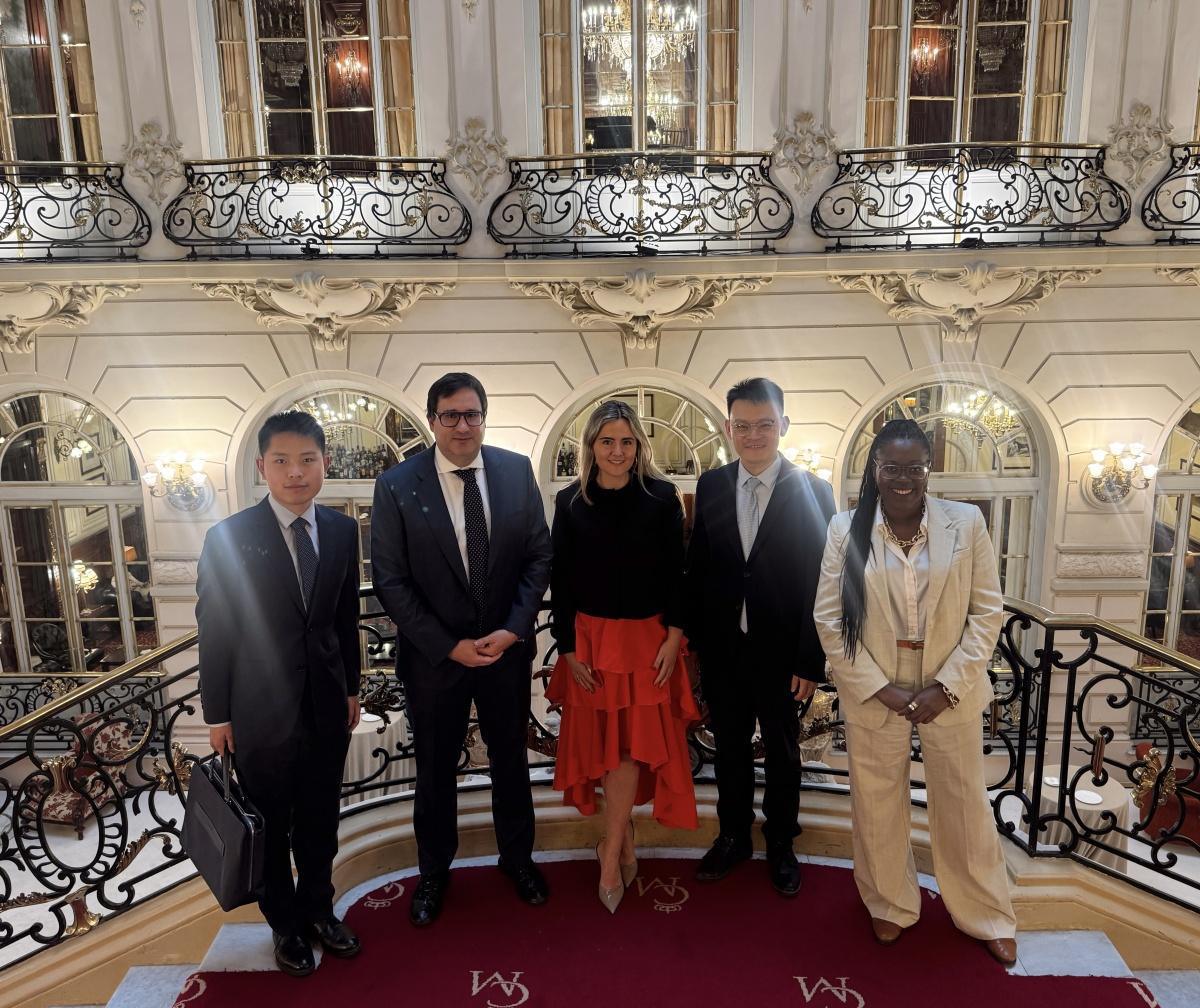 Laura González Escallada analiza la relación China–Iberoamérica en el Real Casino de Madrid en una tertulia económica con aforo completo Laura González Escallada analiza la relación China–Iberoamérica en el Real Casino de Madrid en una tertulia económica con aforo completo