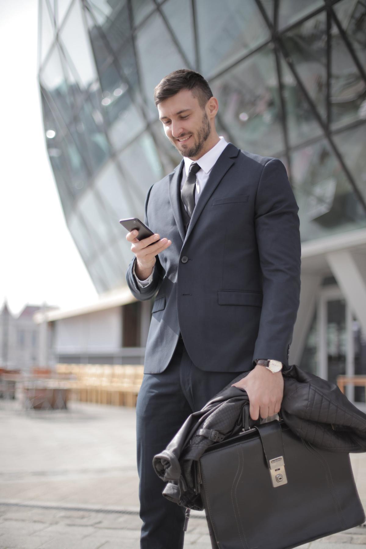 Messageries au travail : a-t-on le droit de tout y faire, de tout y dire ?