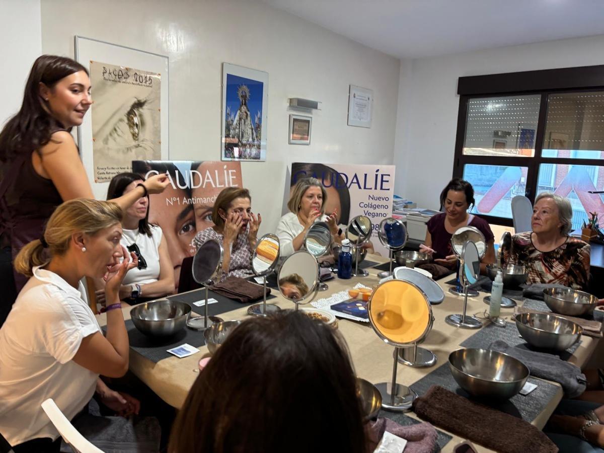 Farmacia Madero celebra su taller de belleza Caudalie