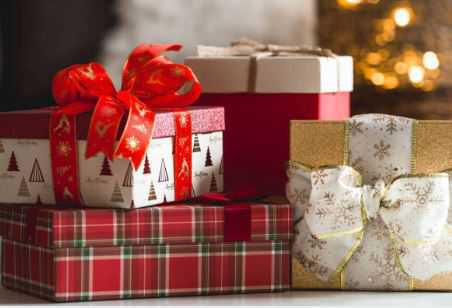 Arbres de Noel et cadeaux 