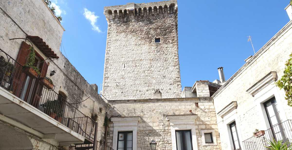 Una passeggiata serena tra libri, memorie e panorami