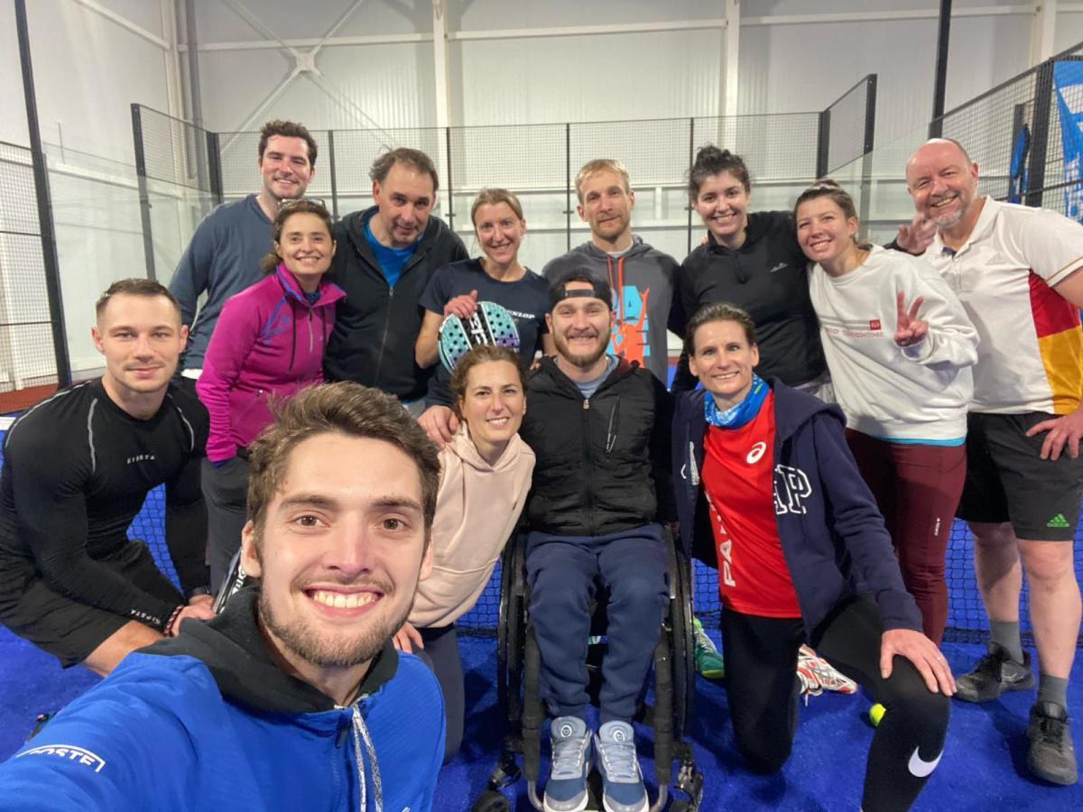 1 fille, 1 gars... ça joue au Padel 🤩👌! 1 fille, 1 gars... ça joue au Padel 🤩👌!