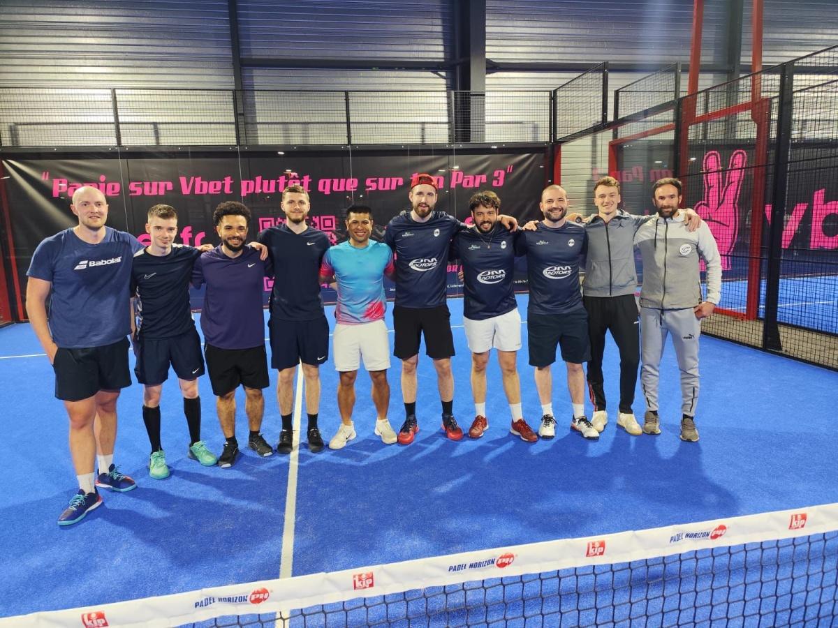 Et parce que les gars jouent aussi au Padel😜