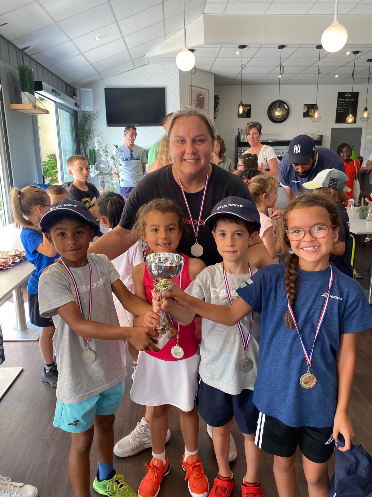 Alicya, Maëva, Maxime et Thyméo terminent 2è des Interclubs 8 ans😎👏🏼🤩