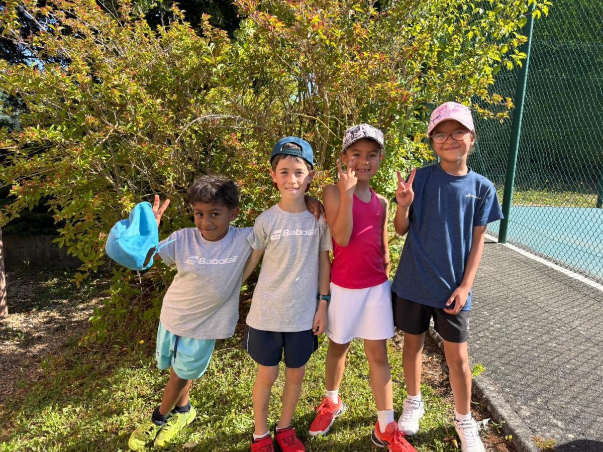 Alicya, Maëva, Maxime et Thyméo terminent 2è des Interclubs 8 ans😎👏🏼🤩 Alicya, Maëva, Maxime et Thyméo terminent 2è des Interclubs 8 ans😎👏🏼🤩
