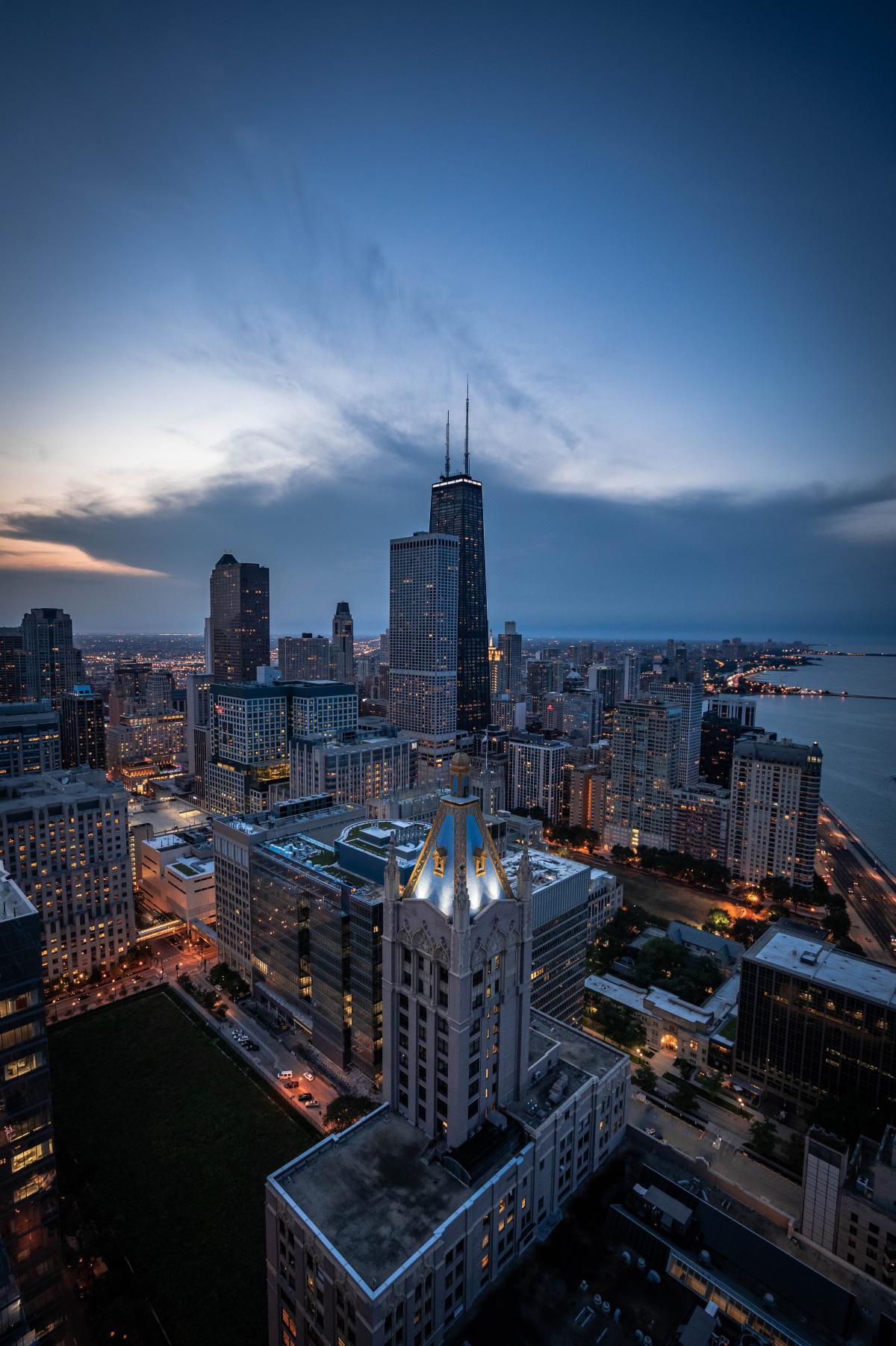 SOL Magazine - Chicago's Symphony: Where Music, Cuisine, and Weather Create a Distinctive Urban Experience