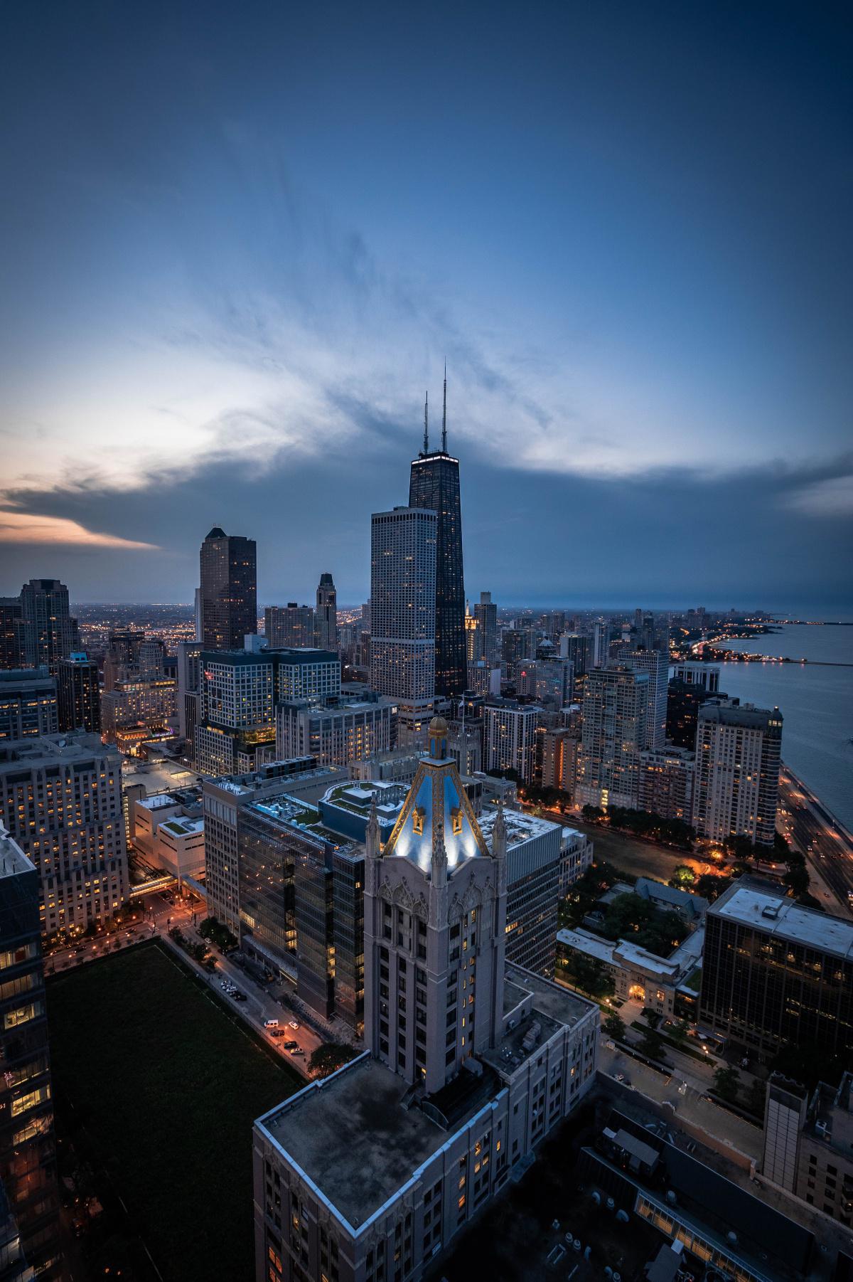 SOL Magazine - Chicago's Symphony: Where Music, Cuisine, and Weather Create a Distinctive Urban Experience SOL Magazine - Chicago's Symphony: Where Music, Cuisine, and Weather Create a Distinctive Urban Experience
