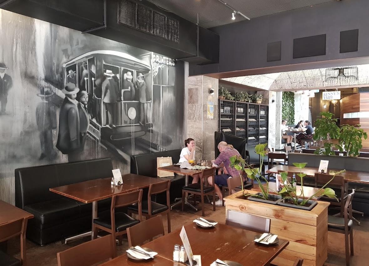Benny’s Bar & Cafe 