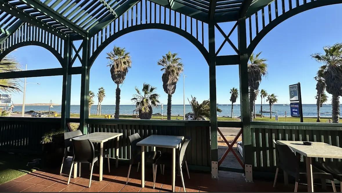 Denham Waterfront Hotel 