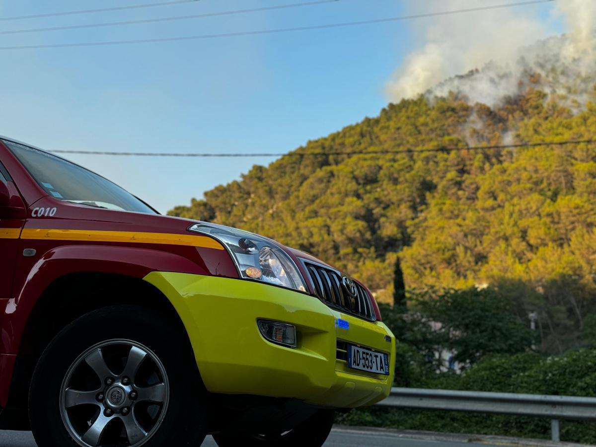 Incendie de Peillon fixé : 2 hectares brûlés et un pompier blessé. Incendie de Peillon fixé : 2 hectares brûlés et un pompier blessé.