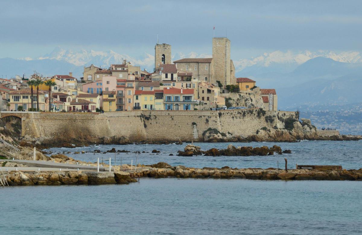 Des plages de la Côte d'Azur fermées en raison d'une bactérie Des plages de la Côte d'Azur fermées en raison d'une bactérie
