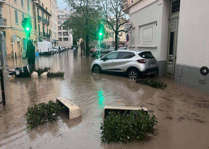 Un violent orage touche la Côte d'Azur Un violent orage touche la Côte d'Azur