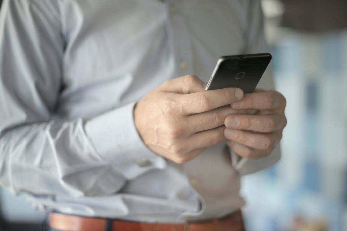 Arnaque aux faux SMS bancaires : la police appelle à la vigilance Arnaque aux faux SMS bancaires : la police appelle à la vigilance